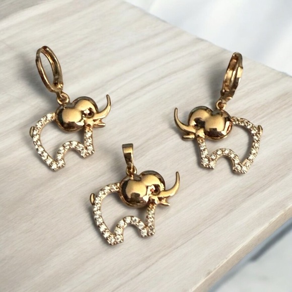 18K Gold Electroplated Pendant and Earrings Set - Picture 2 of 6